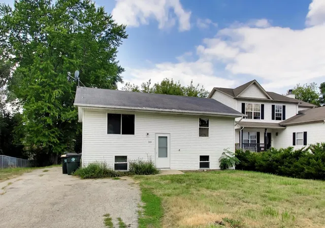 Photo 2 of Single family home for sale at 344 Bridgewood Dr, Antioch, IL 60002 | MLS# 12713211 | Listing updated on 2026-08-05
