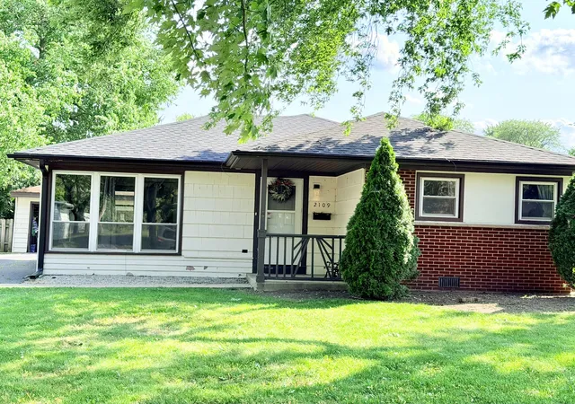 2nd image of 2109 Park St, Rolling Meadows, IL 60008 | MLS# 12713215