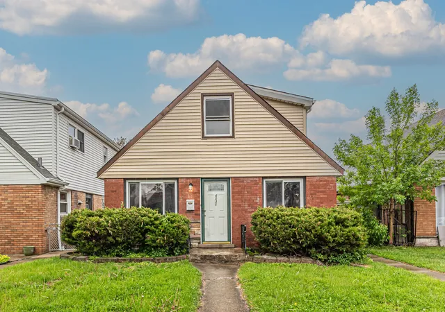 Photo 1 of Single family home for sale at 6031 S Merrimac Ave, Chicago, IL 60638 | MLS# 12713222 | Listing updated on 2026-10-15