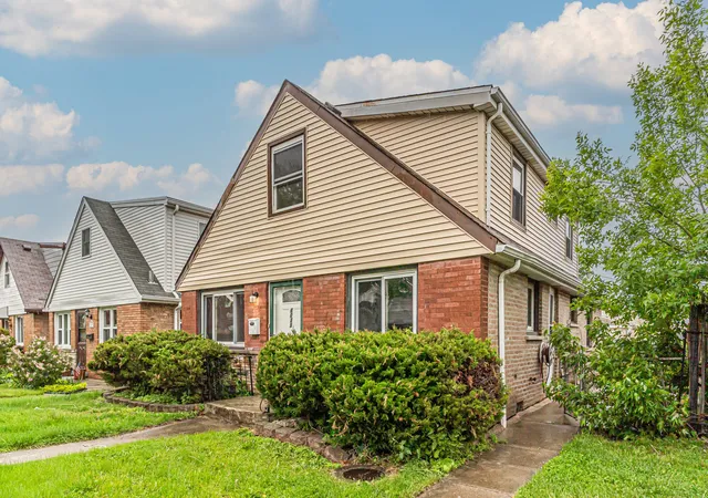 Photo 2 of Single family home for sale at 6031 S Merrimac Ave, Chicago, IL 60638 | MLS# 12713222 | Listing updated on 2026-10-15
