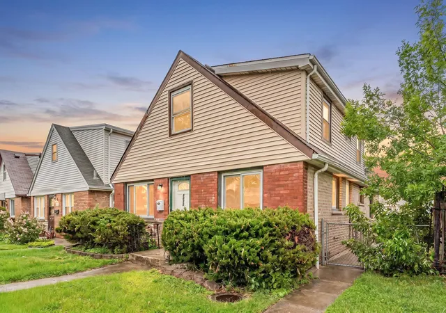 Photo 3 of Single family home for sale at 6031 S Merrimac Ave, Chicago, IL 60638 | MLS# 12713222 | Listing updated on 2026-10-15