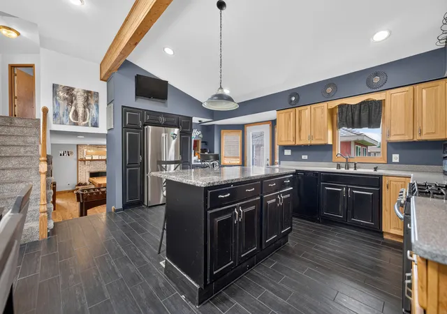 Photo 4 of Single family home for sale at 7622 W Lakeside Dr, Frankfort, IL 60423 | MLS# 12713250 | Listing updated on 2026-10-06
