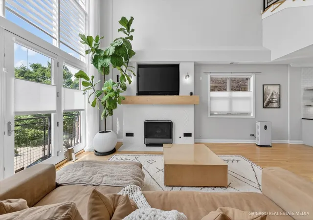 Photo 3 of Townhouse for sale at 2546 W Washington Blvd #2W, Chicago, IL 60612 | MLS# 12713258 | Listing updated on 2026-10-07