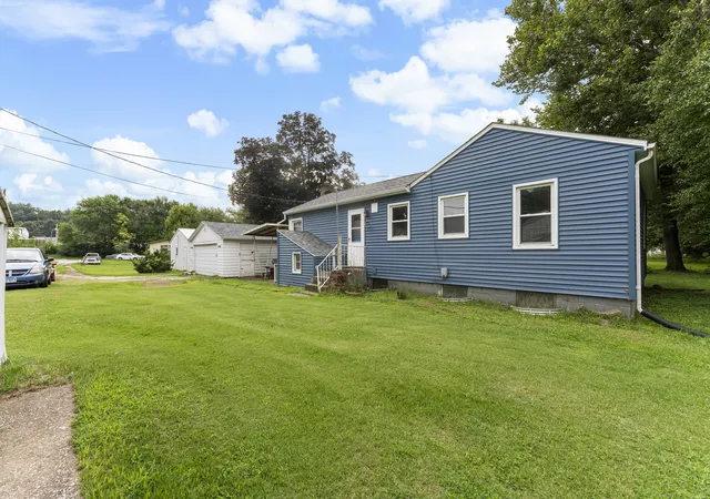 Photo 3 of Single family home for sale at 943 28th Avenue, Rock Island, IL 61201 | MLS# 12713294 | Listing updated on 2026-09-15