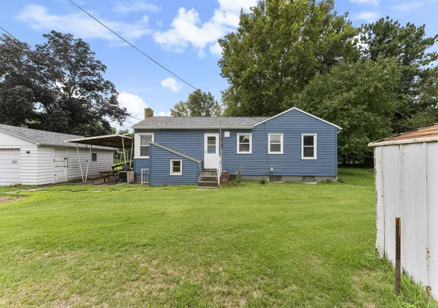 Photo 4 of Single family home for sale at 943 28th Avenue, Rock Island, IL 61201 | MLS# 12713294 | Listing updated on 2026-09-15