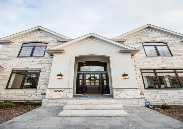 1st image of 827 W Brookside St, Palatine, IL 60067 | MLS# 12713353