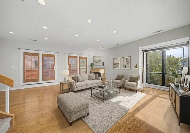 2nd image of 727 S Ashland Ave #B, Chicago, IL 60607 | MLS# 12713375