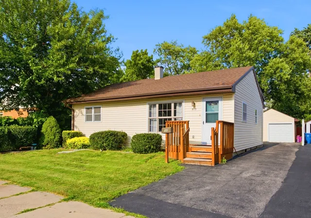 Photo 2 of Single family home for sale at 913 Church Rd, Aurora, IL 60505 | MLS# 12713600 | Listing updated on 2026-10-04