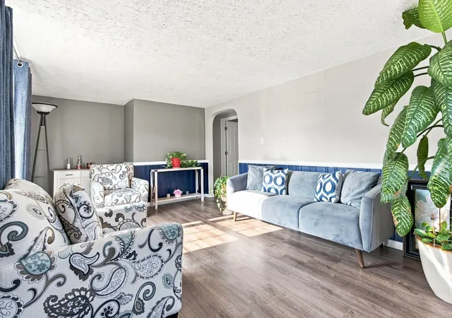 Photo 3 of Single family home for sale at 913 Church Rd, Aurora, IL 60505 | MLS# 12713600 | Listing updated on 2026-10-04