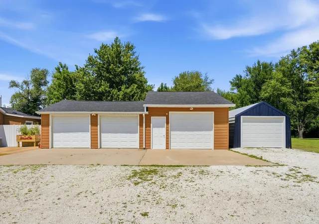 Photo 3 of Sale Pending at 4223 193rd Street N, Port Byron, IL 61275 | MLS# 12713605 | Listing updated on 2026-08-29