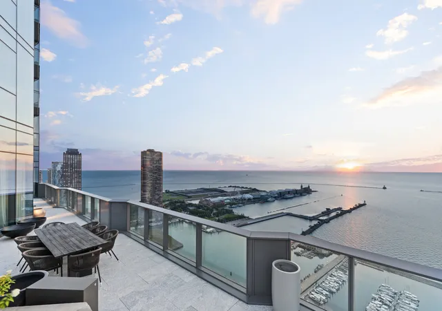 2nd image of 211 N Harbor Dr, Chicago, IL 60601