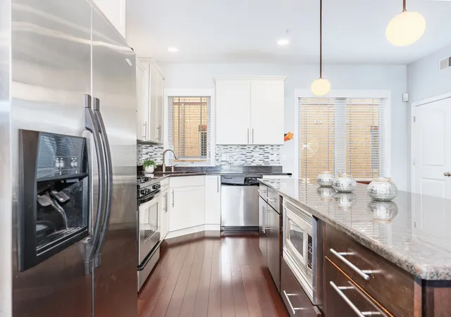 Photo 4 of Townhouse for sale at 922 Warren Ave #105, Downers Grove, IL 60515 | MLS# 12713773 | Listing updated on 2026-08-06
