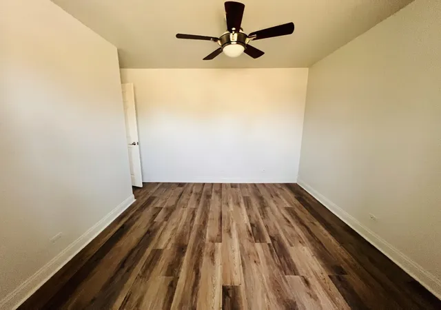 2nd image of 575 Greystone Ln, Wheeling, IL 60090