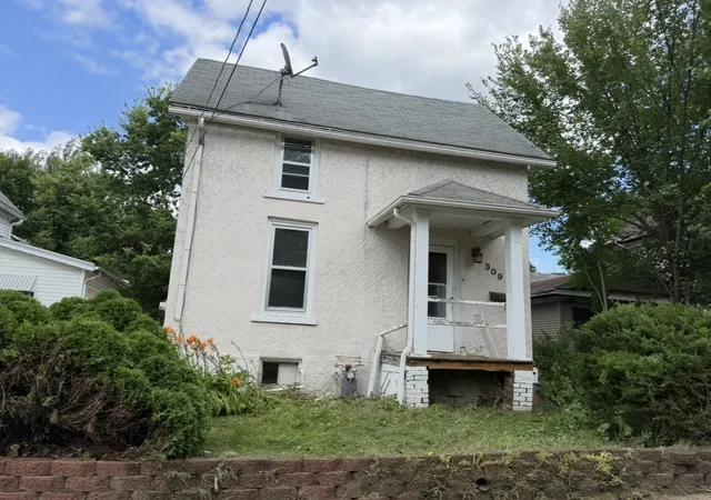 Photo 3 of Single family home for sale at 309 Adams St, Rockford, IL 61107 | MLS# 12713789 | Listing updated on 2026-09-22