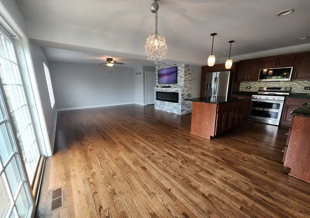 Listing Photo 4 - Condo for sale at Charleton, Unit 9434 Rich Ln, Charleton, Orland Park, IL 60467 | Built Year: 2004-2022