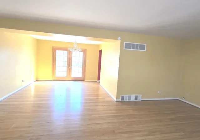 Photo 4 of Single family home for sale at 303 Jackson St, Park Forest, IL 60466 | MLS# 12713821 | Listing updated on 2026-09-08