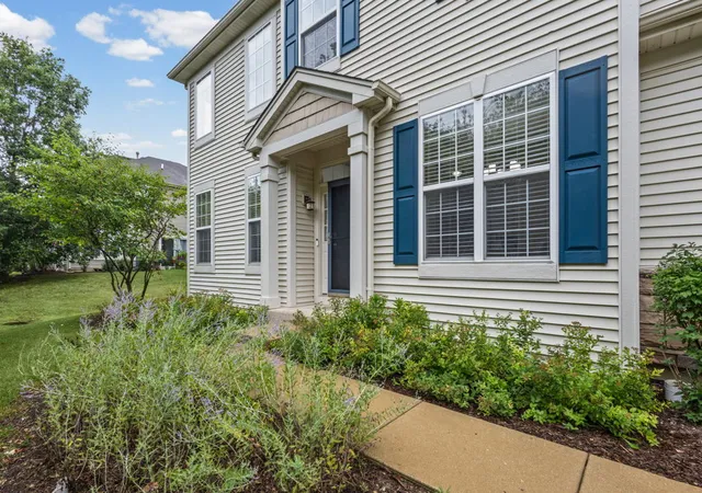 Photo 2 of Sale Pending at 580 S Jade Ln, Round Lake, IL 60073 | MLS# 12713847 | Listing updated on 2026-09-05