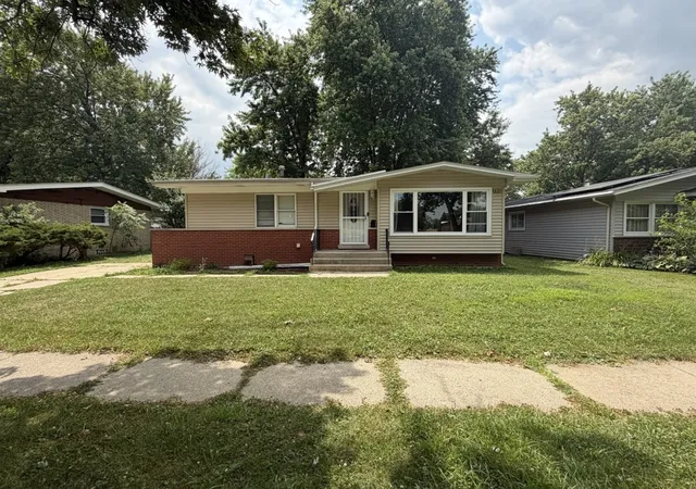 Single family home for sale at 834 W Strieff Ln, Glenwood, IL 60425 | MLS# 12713858