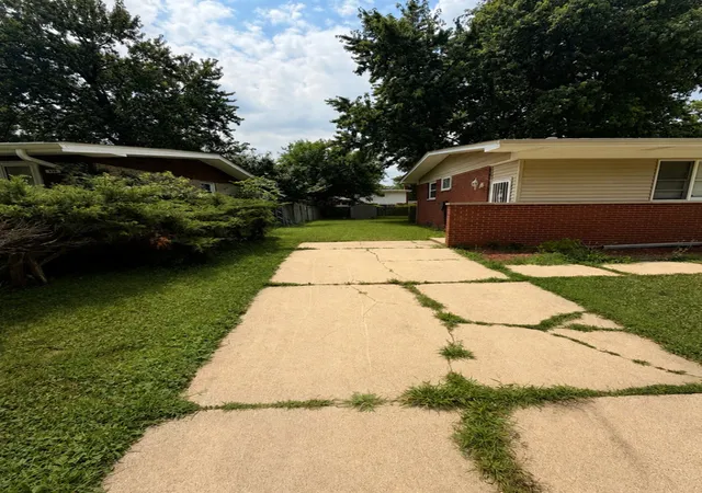 Photo 2 of Single family home for sale at 834 W Strieff Ln, Glenwood, IL 60425 | MLS# 12713858 | Listing updated on 2026-09-09