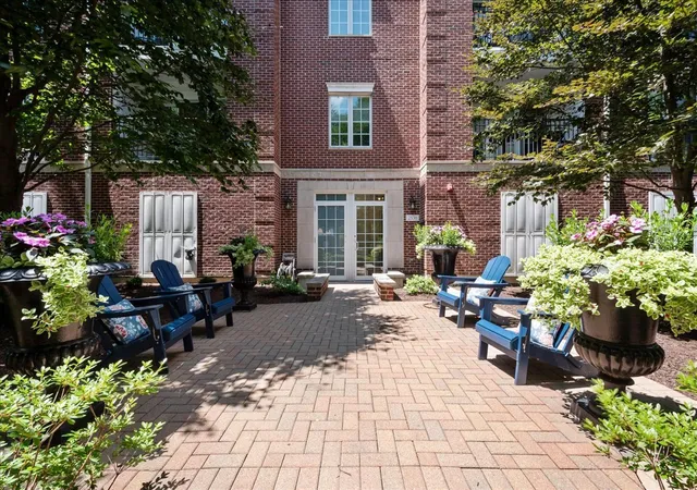 Photo 3 of Condo for sale at 2536 Mcdaniel Ave #402, Evanston, IL 60201 | MLS# 12713901 | Listing updated on 2026-09-23