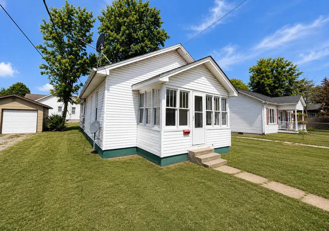 Photo 2 of Single family home for sale at 1803 Market St, Metropolis, IL 62960 | MLS# 12713912 | Listing updated on 2026-09-06