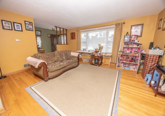 Photo 3 of Single family home for sale at 2105 Glenwood Ave, Joliet, IL 60435 | MLS# 12713917 | Listing updated on 2026-09-03