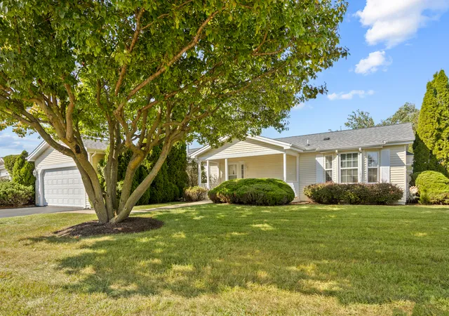 Photo 1 of Single family home for sale at 2516 Lippizan Ln, Grayslake, IL 60030 | MLS# 12713936 | Listing updated on 2026-09-25