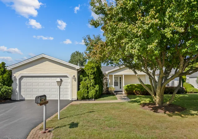 Photo 2 of Single family home for sale at 2516 Lippizan Ln, Grayslake, IL 60030 | MLS# 12713936 | Listing updated on 2026-09-25