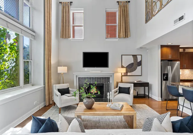 2nd image of 2843 N Lincoln Ave #103, Chicago, IL 60657 | MLS# 12713958