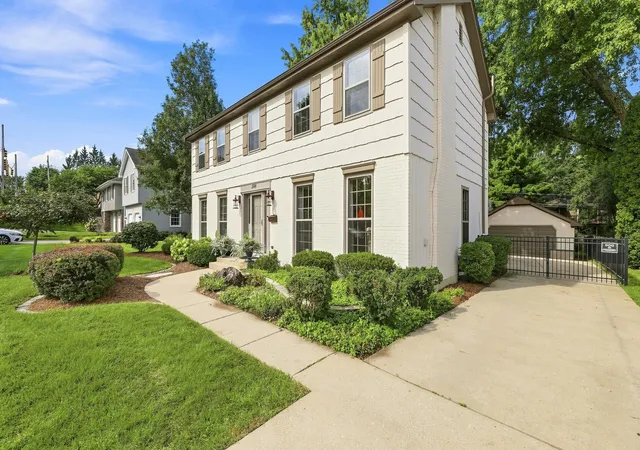 Photo 2 of Single family home for sale at 184 Spring Ave, Glen Ellyn, IL 60137 | MLS# 12713972 | Listing updated on 2026-09-21