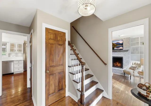 Photo 3 of Single family home for sale at 184 Spring Ave, Glen Ellyn, IL 60137 | MLS# 12713972 | Listing updated on 2026-09-21