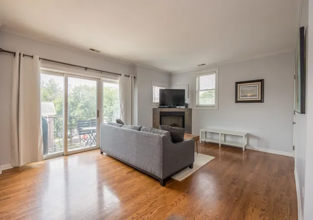 4th image of 3401 N Racine Ave, Chicago, IL 60657