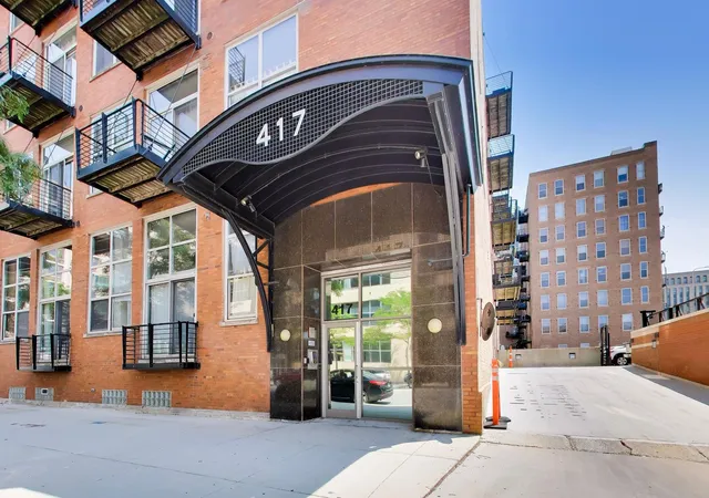 Photo 2 of Sale Pending at 417 S Jefferson St #102B, Chicago, IL 60607 | MLS# 12714057 | Listing updated on 2026-09-16