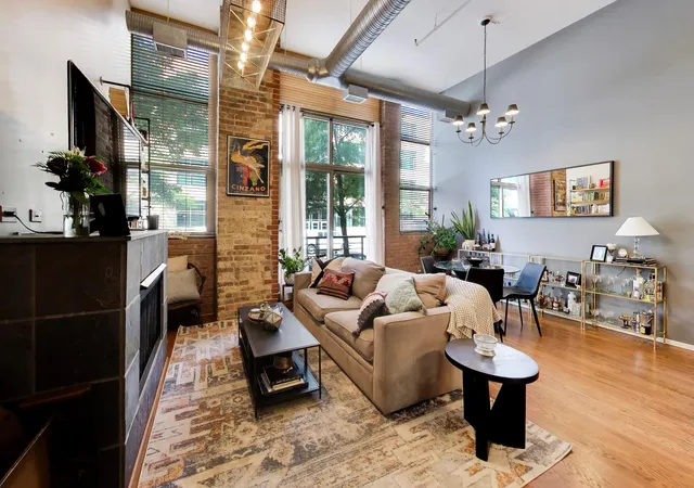 Photo 3 of Sale Pending at 417 S Jefferson St #102B, Chicago, IL 60607 | MLS# 12714057 | Listing updated on 2026-09-16
