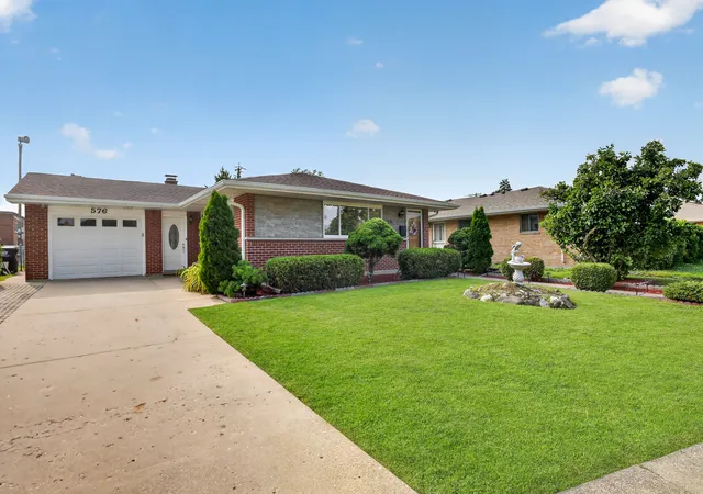 Photo 3 of Single family home for sale at 576 Dara James Rd, Des Plaines, IL 60016 | MLS# 12714075 | Listing updated on 2026-09-23
