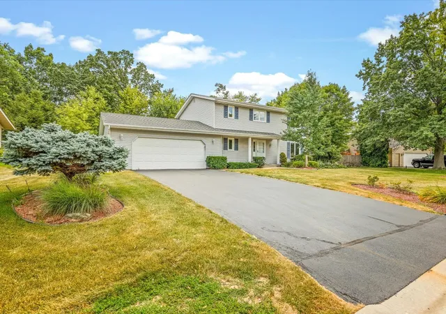 2nd image of 1770 Sweetbriar Ln, Rockford, IL 61107 | MLS# 12714111