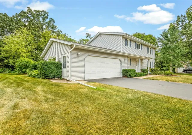 3rd image of 1770 Sweetbriar Ln, Rockford, IL 61107 | MLS# 12714111
