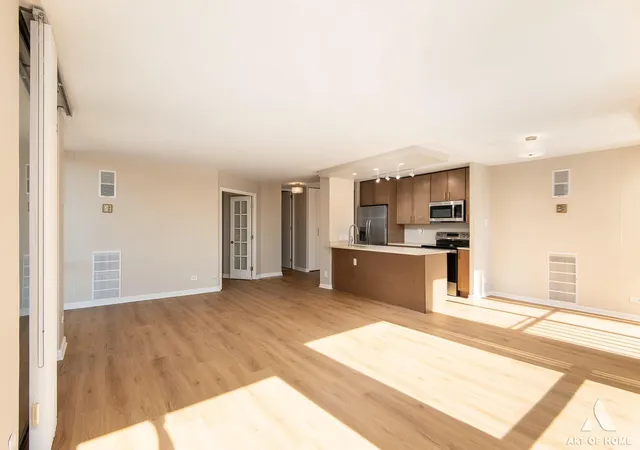 Photo 4 of Condo for sale at 345 W Fullerton Pkwy #1205, Chicago, IL 60614 | MLS# 12714113 | Listing updated on 2026-08-28