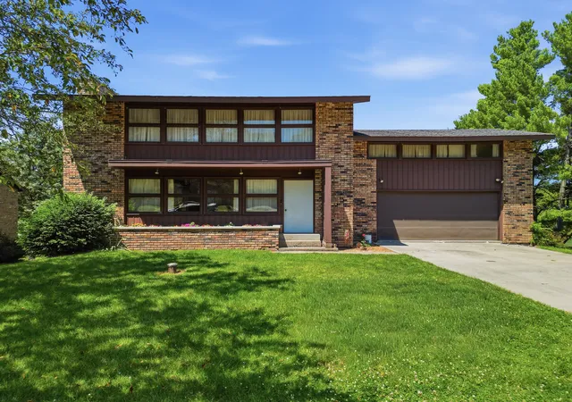 2nd image of 15721 Lakeside Dr, Sterling, IL 61081 | MLS# 12714130