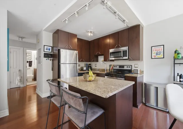 2nd image of 2930 N Sheridan Rd #201, Chicago, IL 60657 | MLS# 12714153