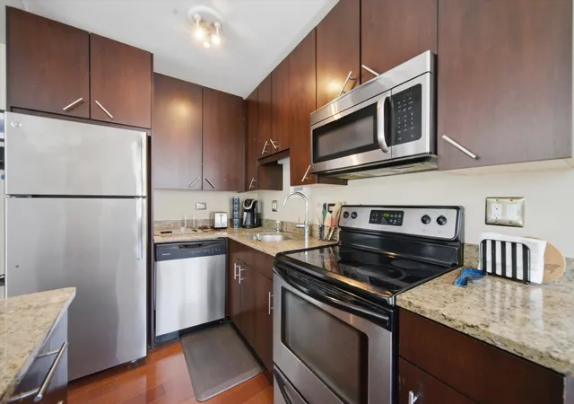 4th image of 2930 N Sheridan Rd #201, Chicago, IL 60657 | MLS# 12714153