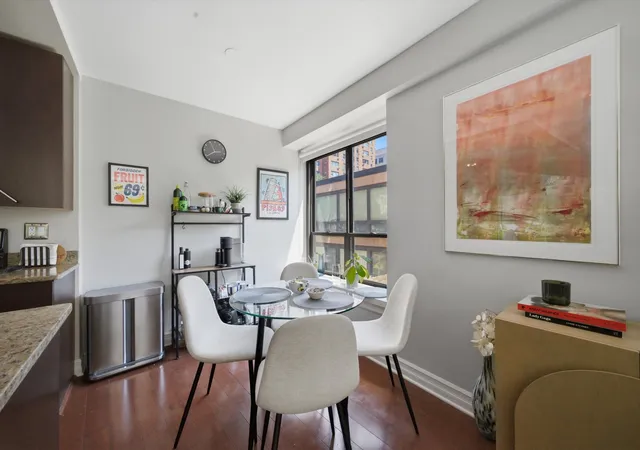 5th image of 2930 N Sheridan Rd #201, Chicago, IL 60657 | MLS# 12714153
