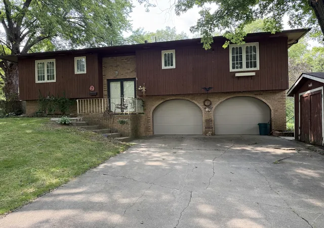 1st image of 28 Crestview Dr, Geneseo, IL 61254 | MLS# 12714165