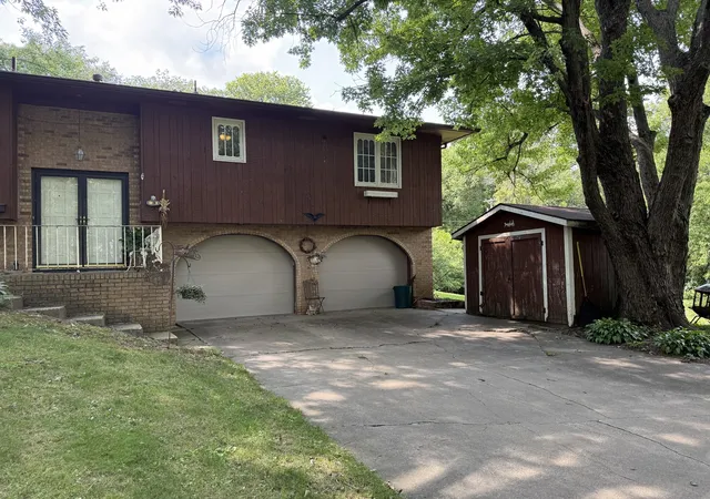 2nd image of 28 Crestview Dr, Geneseo, IL 61254 | MLS# 12714165