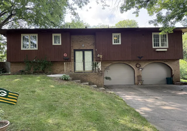 Photo 2 of Single family home for sale at 28 Crestview Dr, Geneseo, IL 61254 | MLS# 12714165 | Listing updated on 2026-08-03