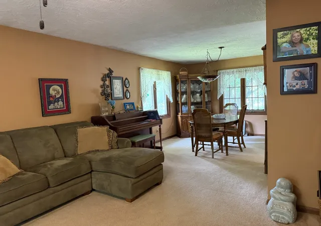 Photo 4 of Single family home for sale at 28 Crestview Dr, Geneseo, IL 61254 | MLS# 12714165 | Listing updated on 2026-08-03