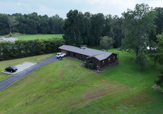 2nd image of 8 Lakedale Dr, Salem, IL 62881 | MLS# 12714174