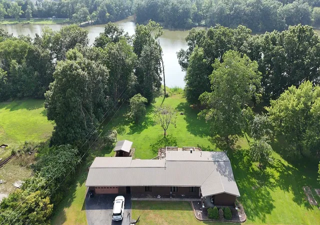 Photo 4 of Sale Pending at 8 Lakedale Dr, Salem, IL 62881 | MLS# 12714174 | Listing updated on 2026-07-29