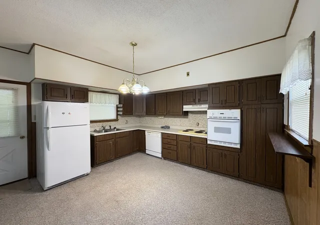 Photo 3 of Single family home for sale at 205 N Poplar St, Desoto, IL 62924 | MLS# 12714206 | Listing updated on 2026-09-17