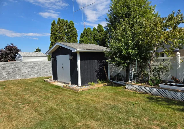 Photo 3 of Single family home for sale at 10737 Linder Ave, Oak Lawn, IL 60453 | MLS# 12714209 | Listing updated on 2026-10-07